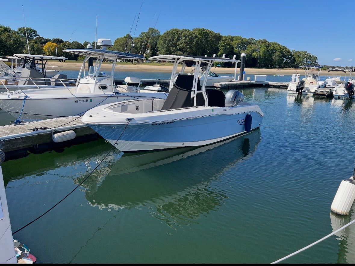 2022 Robalo R200 CC
