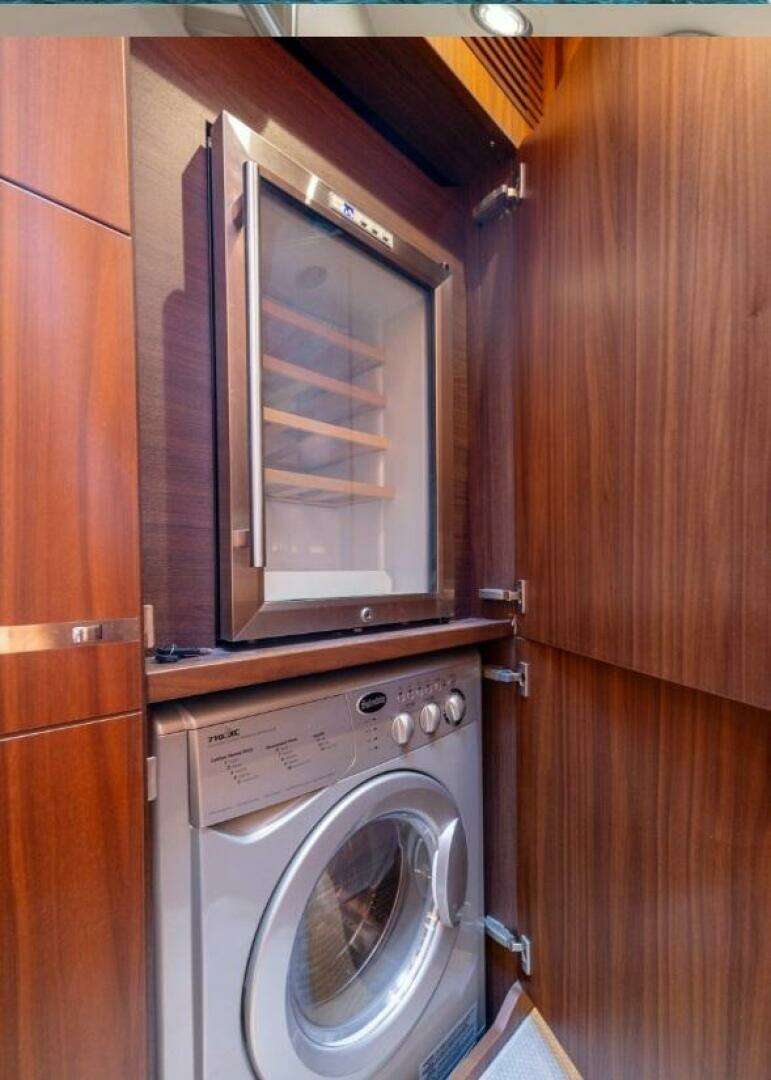 2017 Princess S65 - Image 12