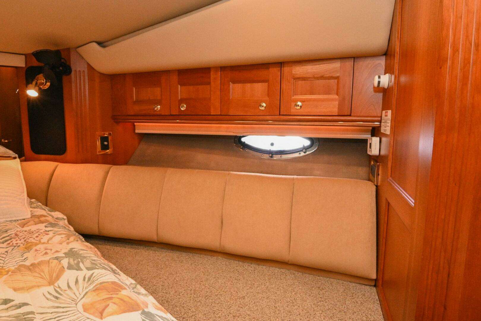 2002 Cruisers Yachts 5000 Sedan Sport - Image 78