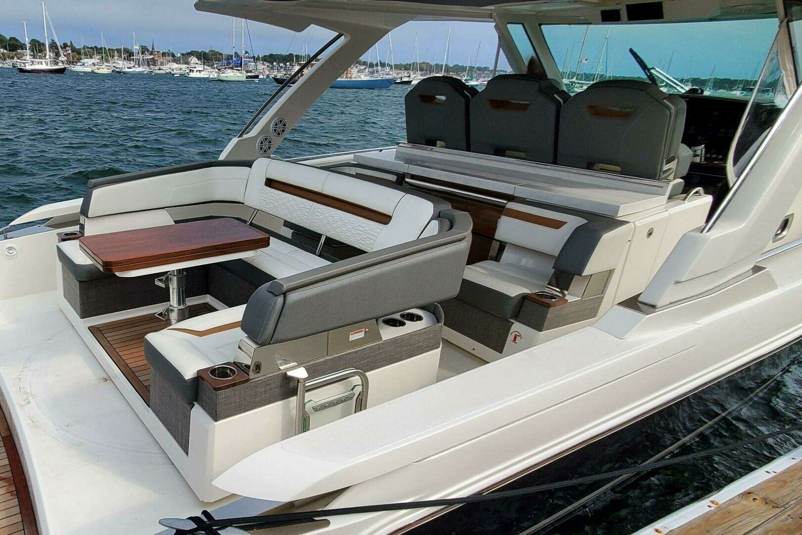 2021 Tiara Yachts 38 LS - Image 9