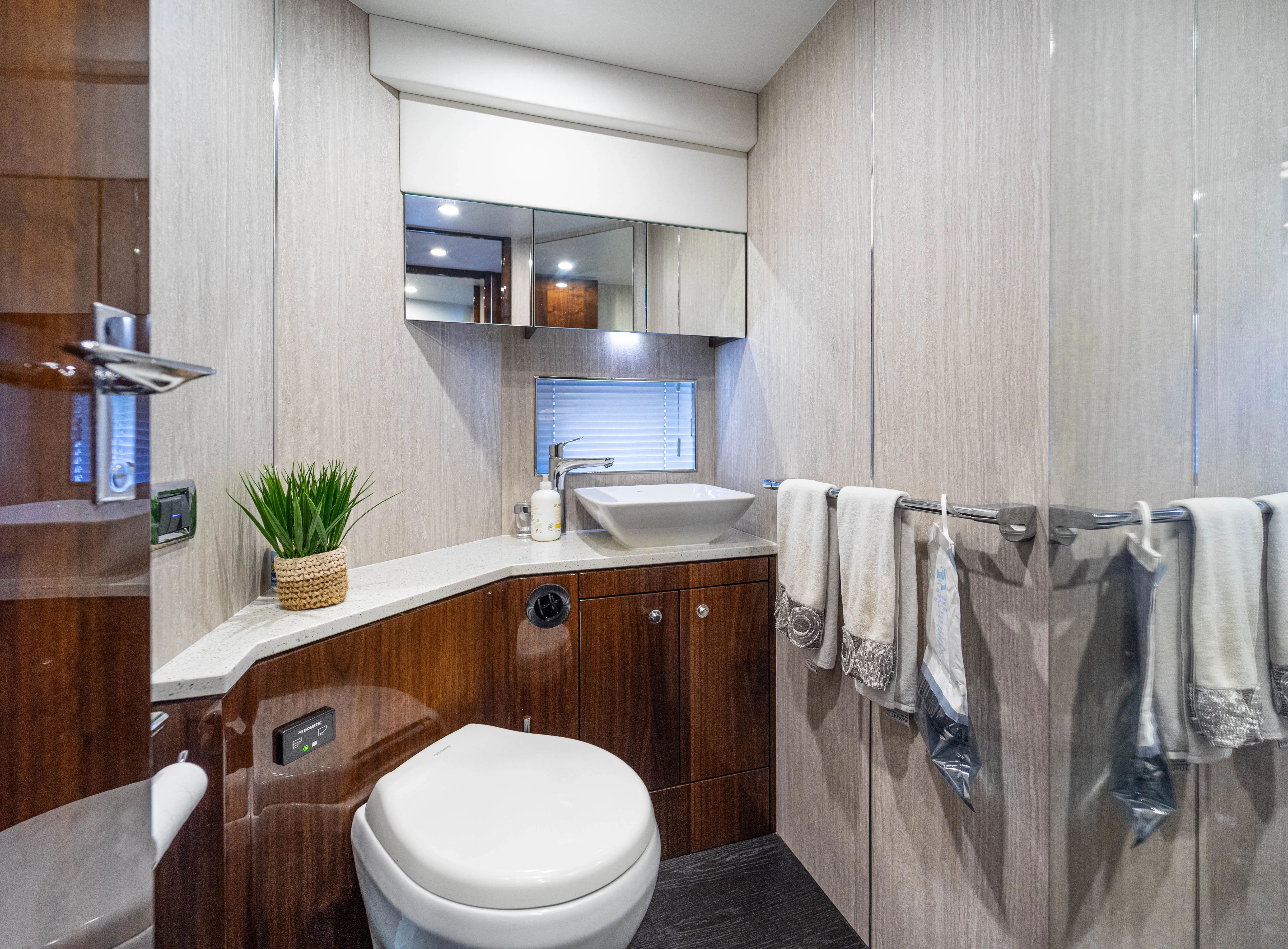 2019 Fairline Squadron 53 - Image 48