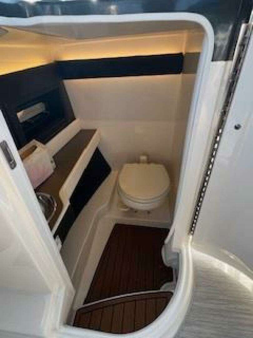 2016 Sea Ray 280 SLX - Image 10