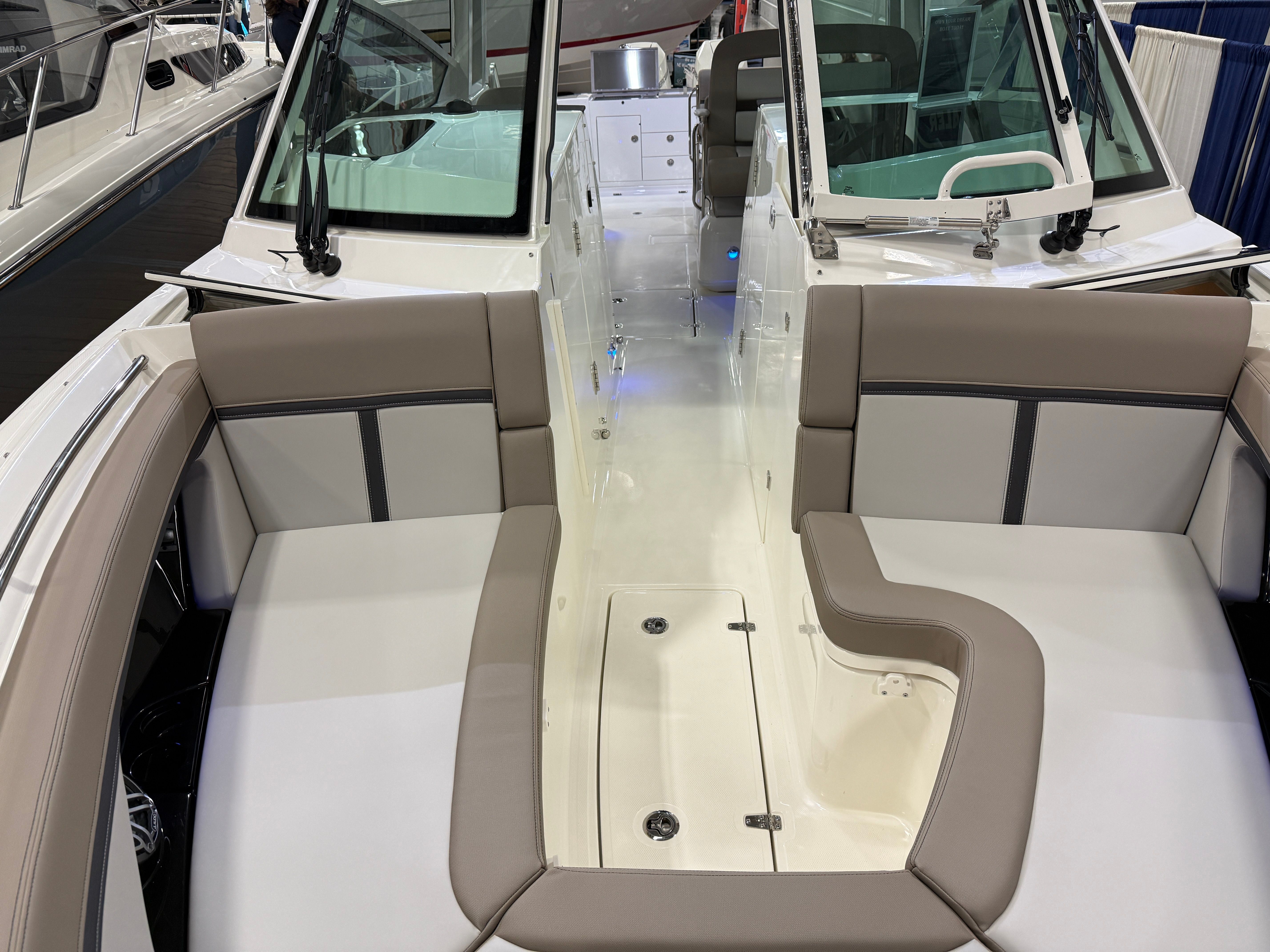 2026 Boston Whaler 330 Vantage - 56