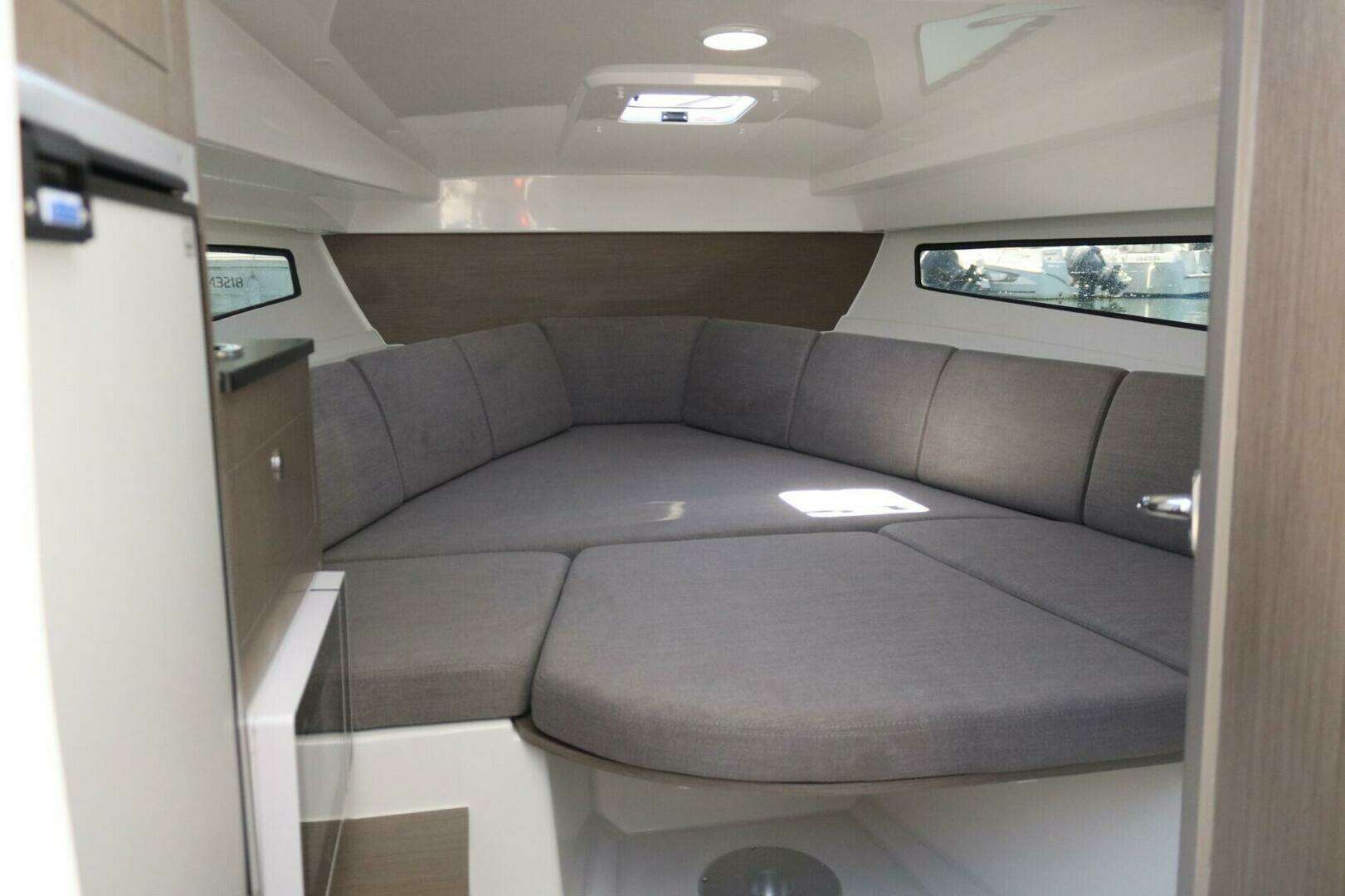 2026 Beneteau Flyer 8 SUNdeck - Image 9
