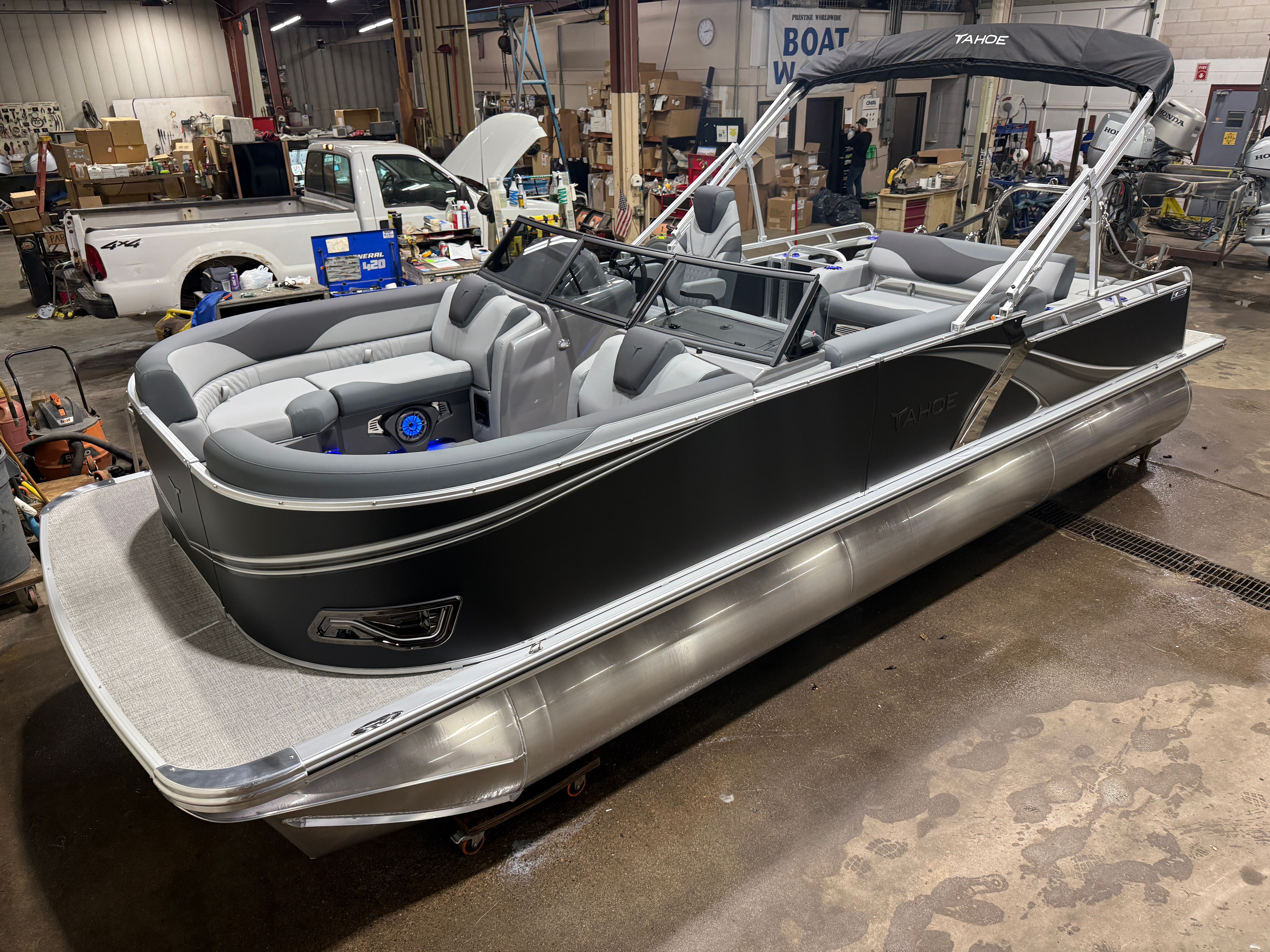 2026 Tahoe LTZ 2385 Swingback (VRB) Windshield Tritoon & Honda 4-Stroke EFI