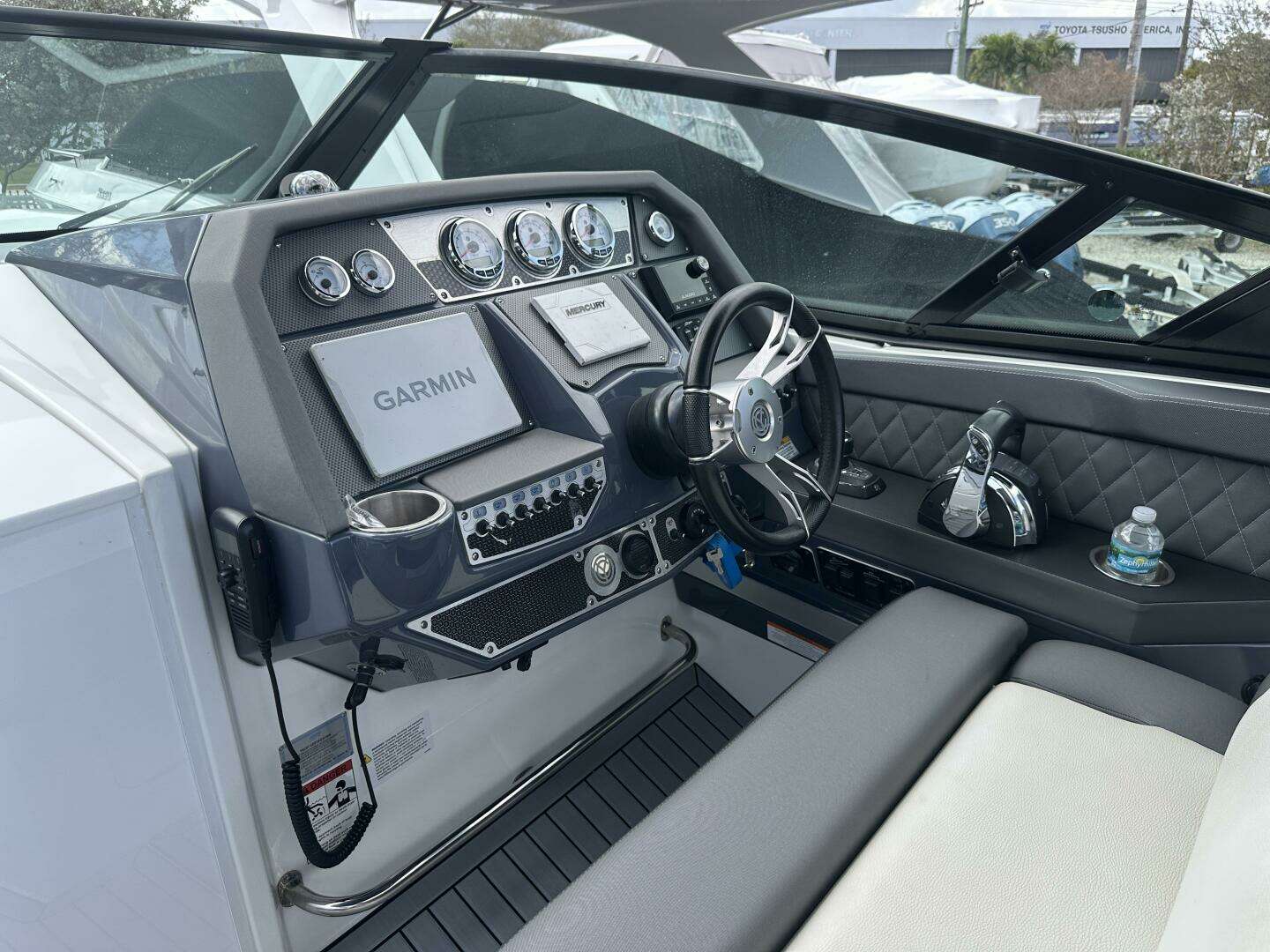 2019 Cruisers Yachts 338 Outboard - Image 7