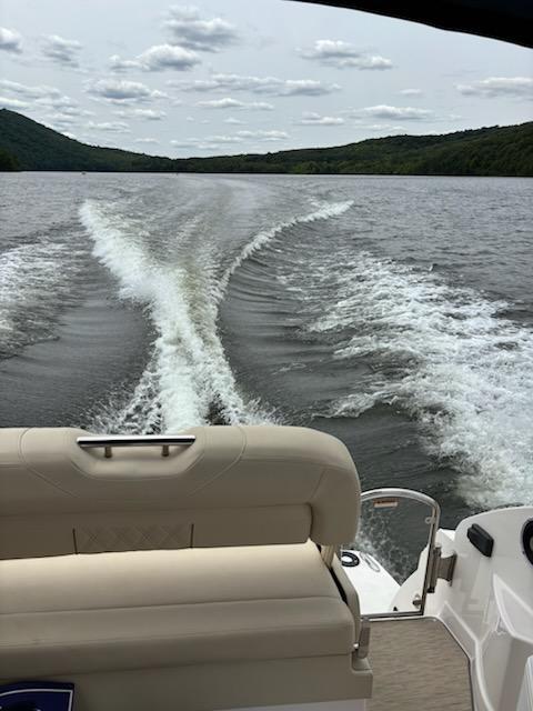 2018 Regal 28 Express - 18
