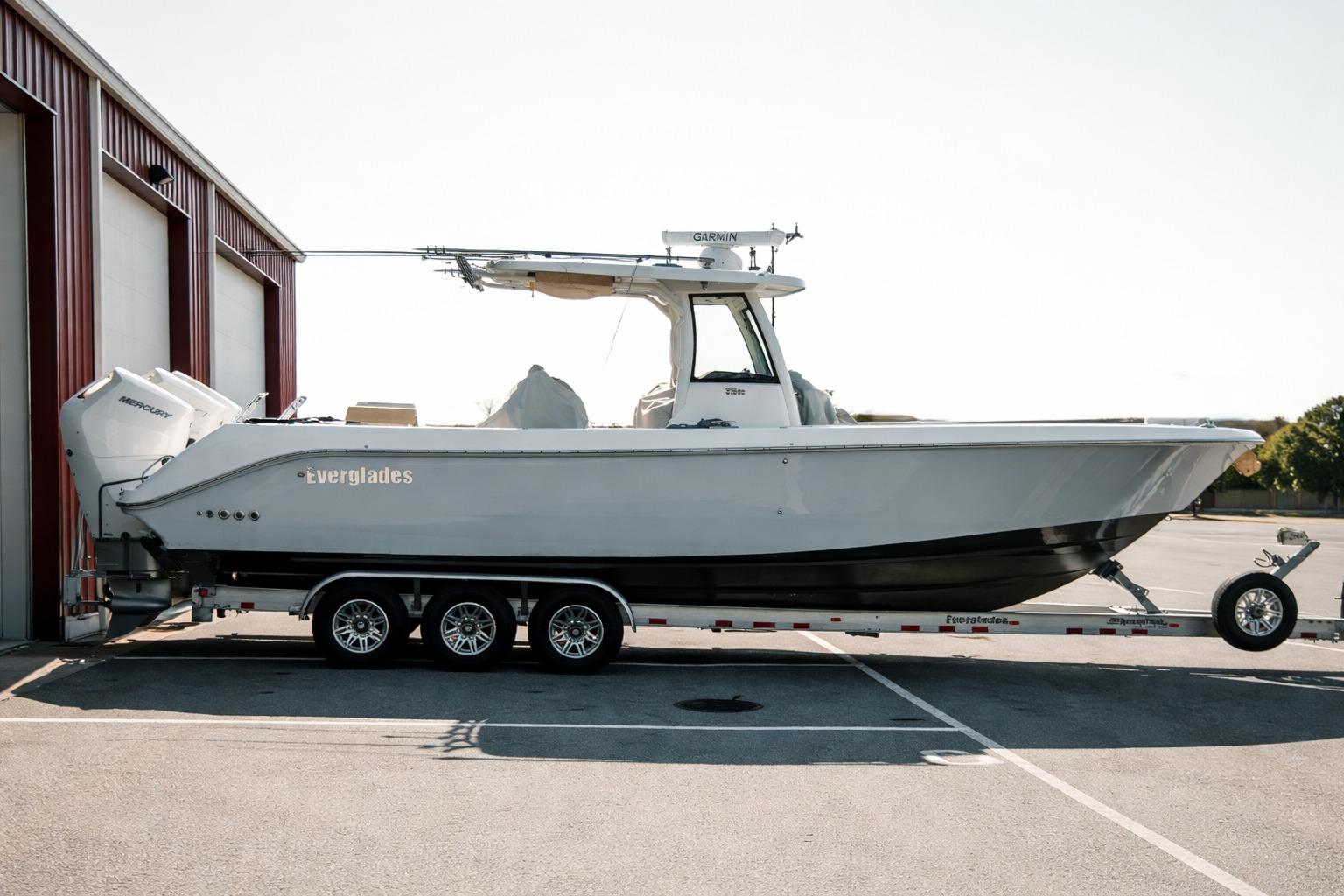 2024 Everglades 315 Center Console