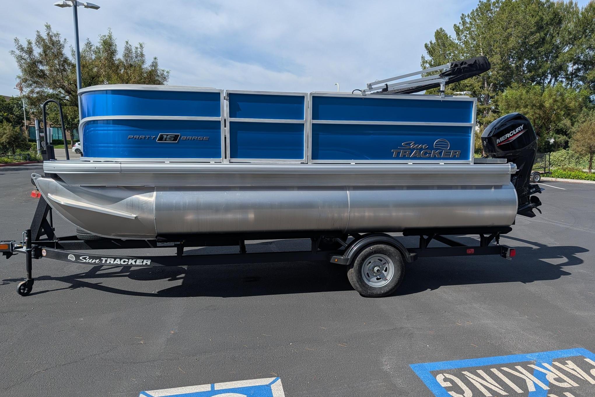 2026 Sun Tracker Party Barge 16 DLX