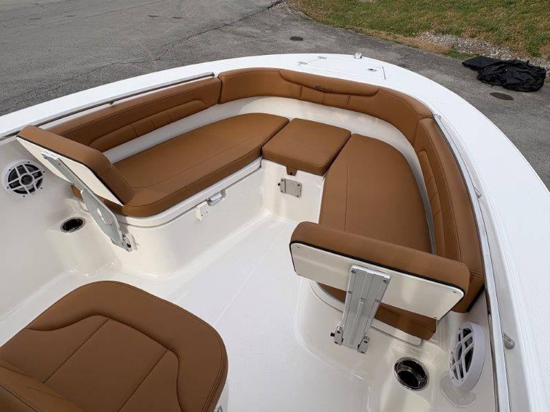 2025 Robalo R202 Explorer - 66