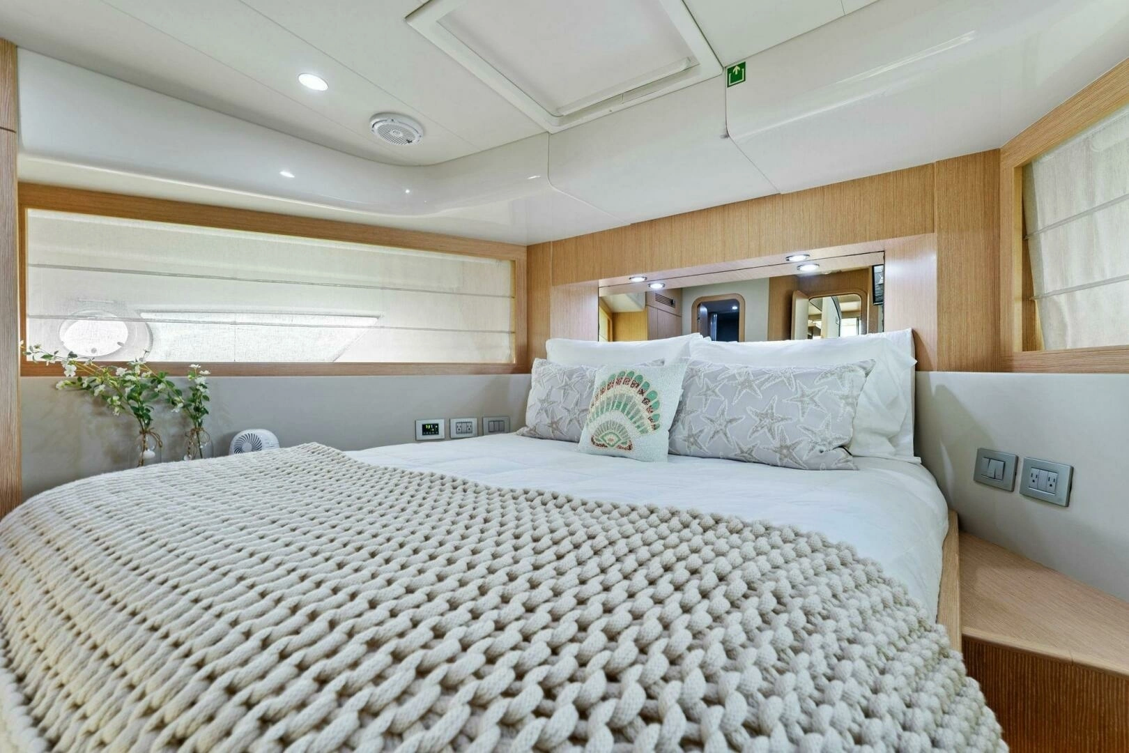 2013 Ferretti Yachts 620 - Image 31