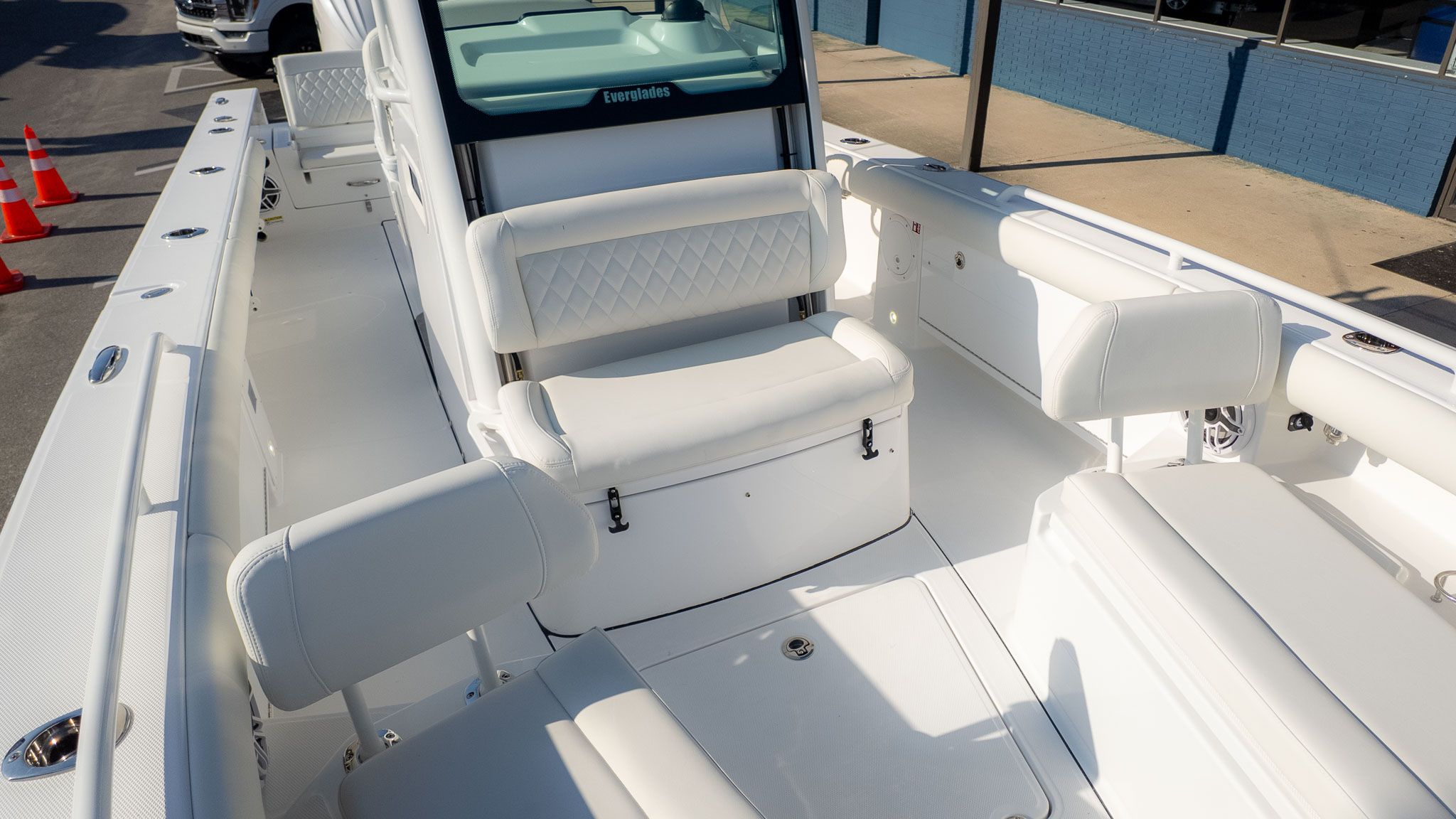 2027 Everglades 273 Center Console - 10