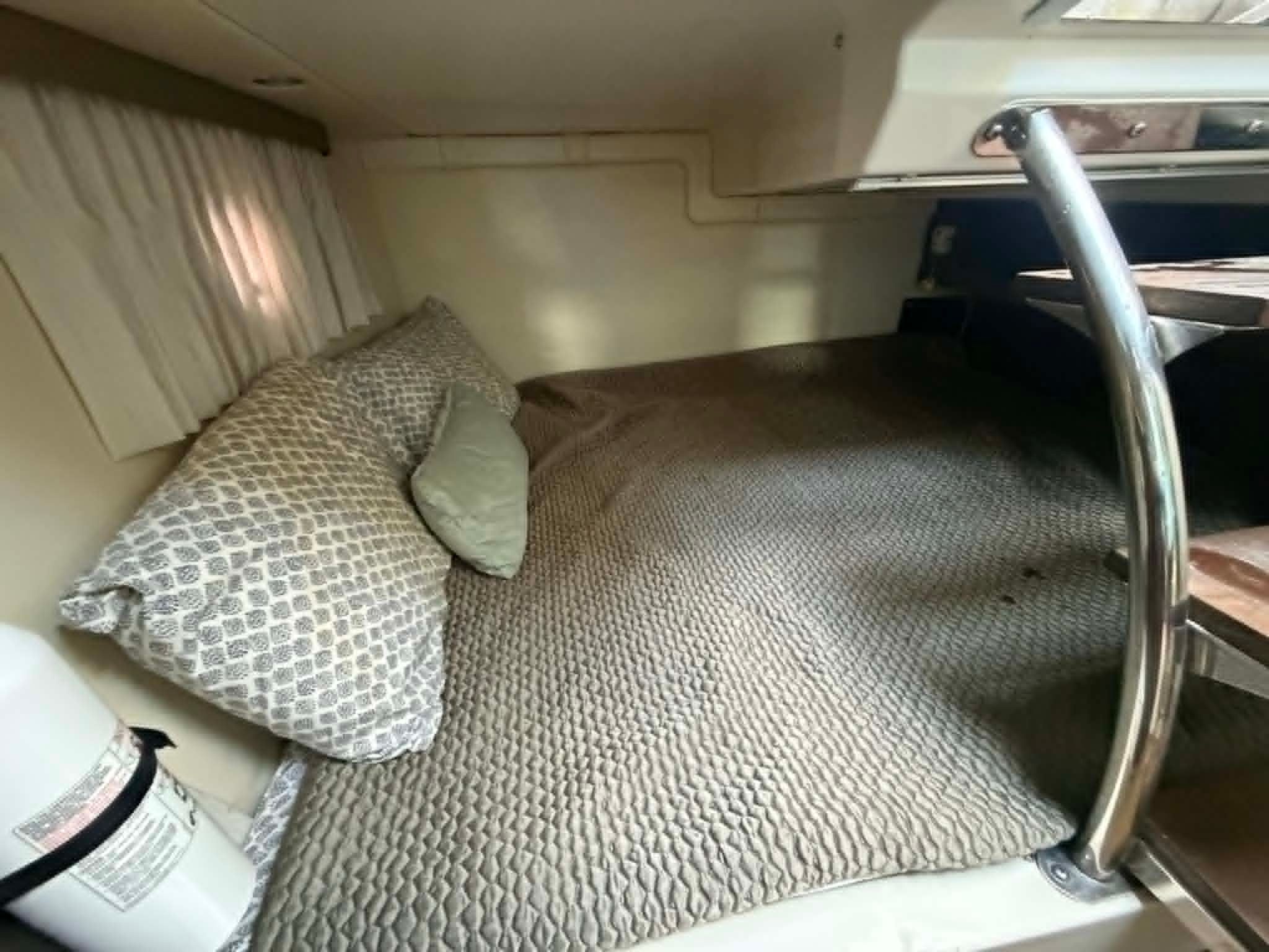 2016 Regal 28 Express - 18
