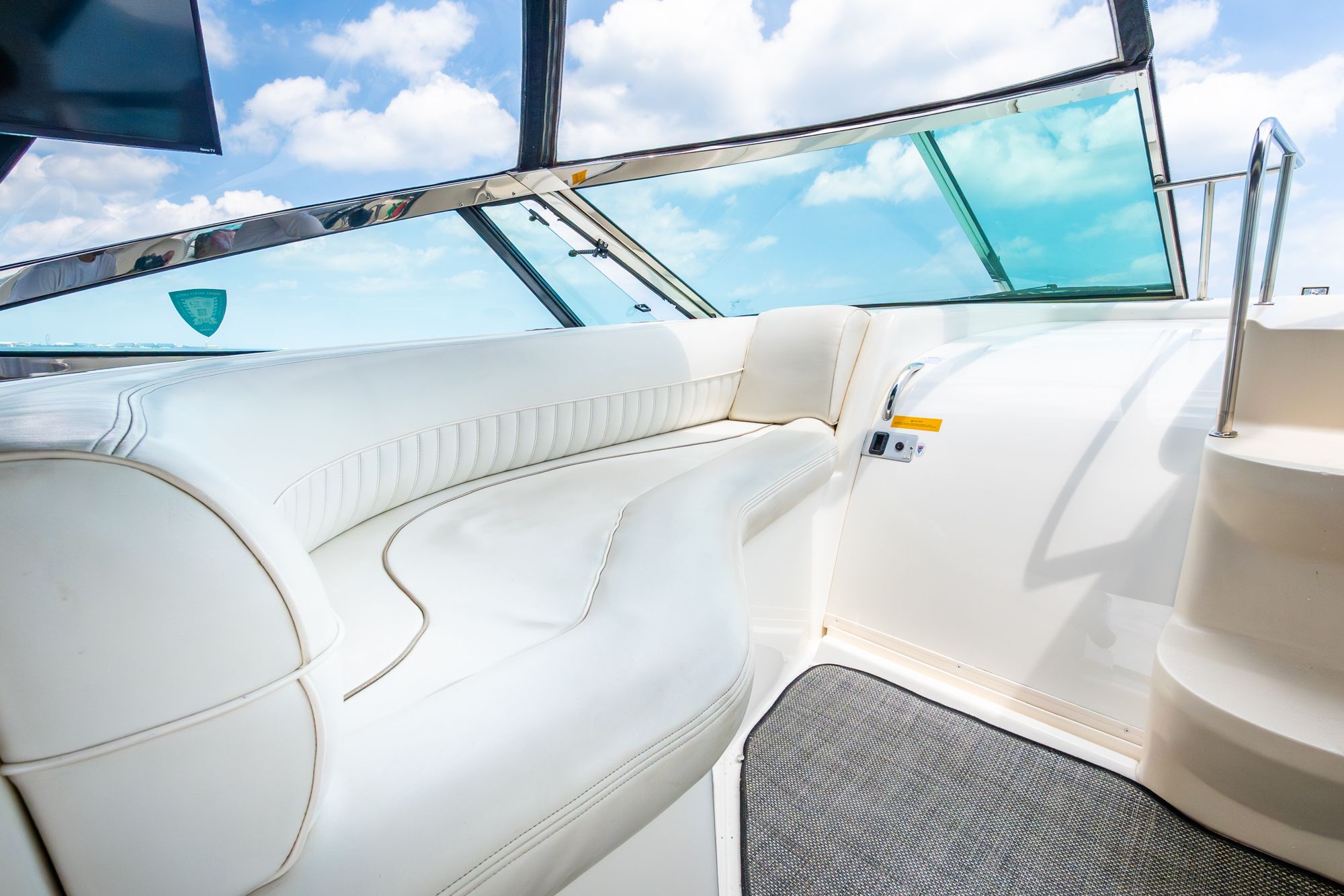 2000 Cruisers Yachts 3870 - 20