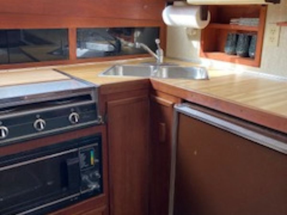 1984 Marinette 39 Double Cabin - 6