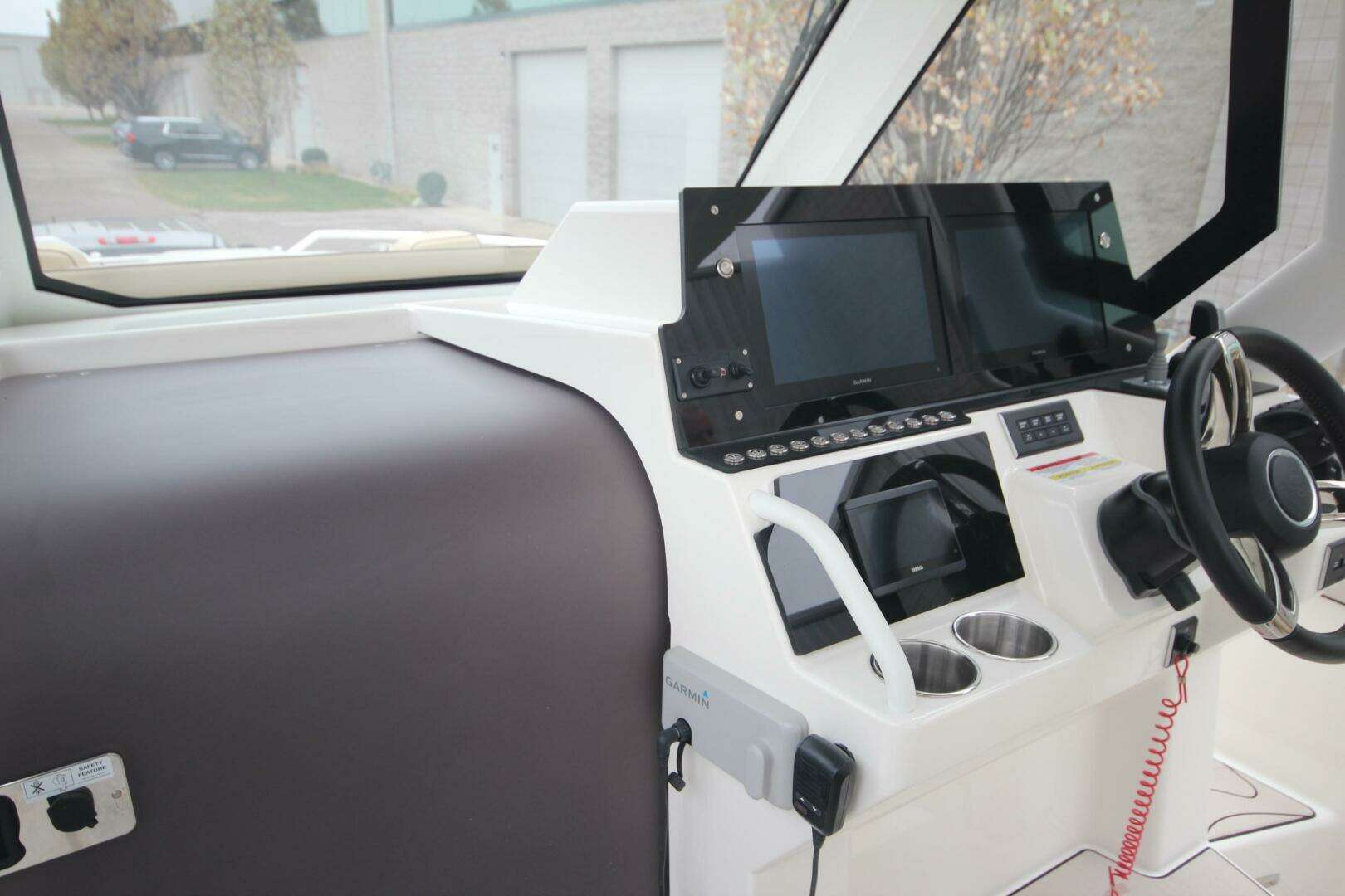 2026 Zodiac X10CC Twin Yamaha 350's w/ Joystick - Image 11