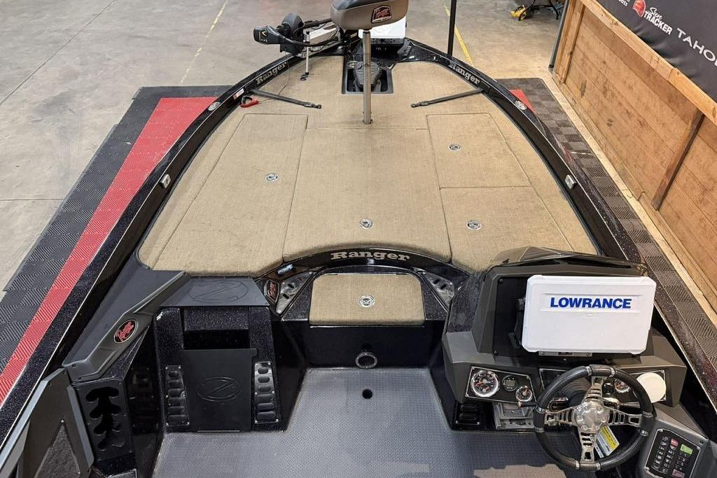 2020 Ranger Z520L boat interior with Lowrance electronics and spacious deck.