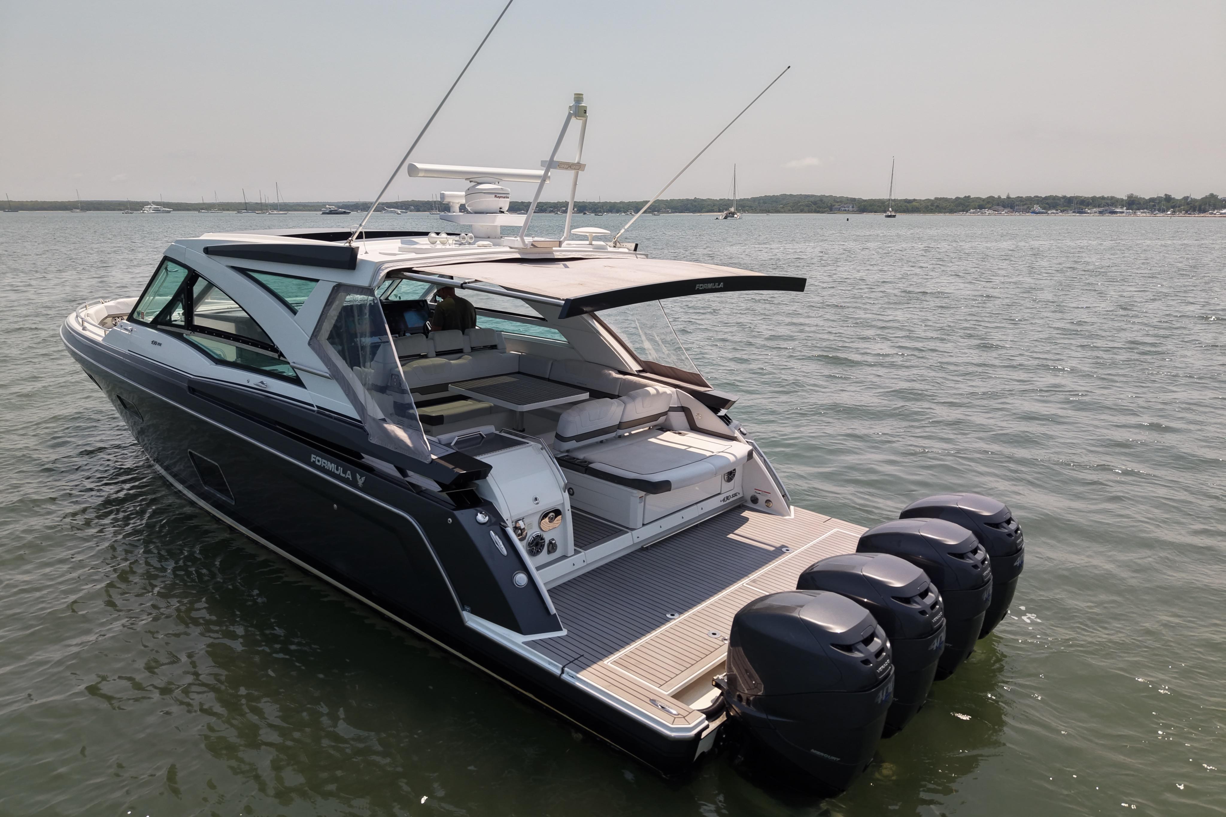 2019 Formula 430 Super Sport Crossover boat on water, featuring sleek design and powerful engines.