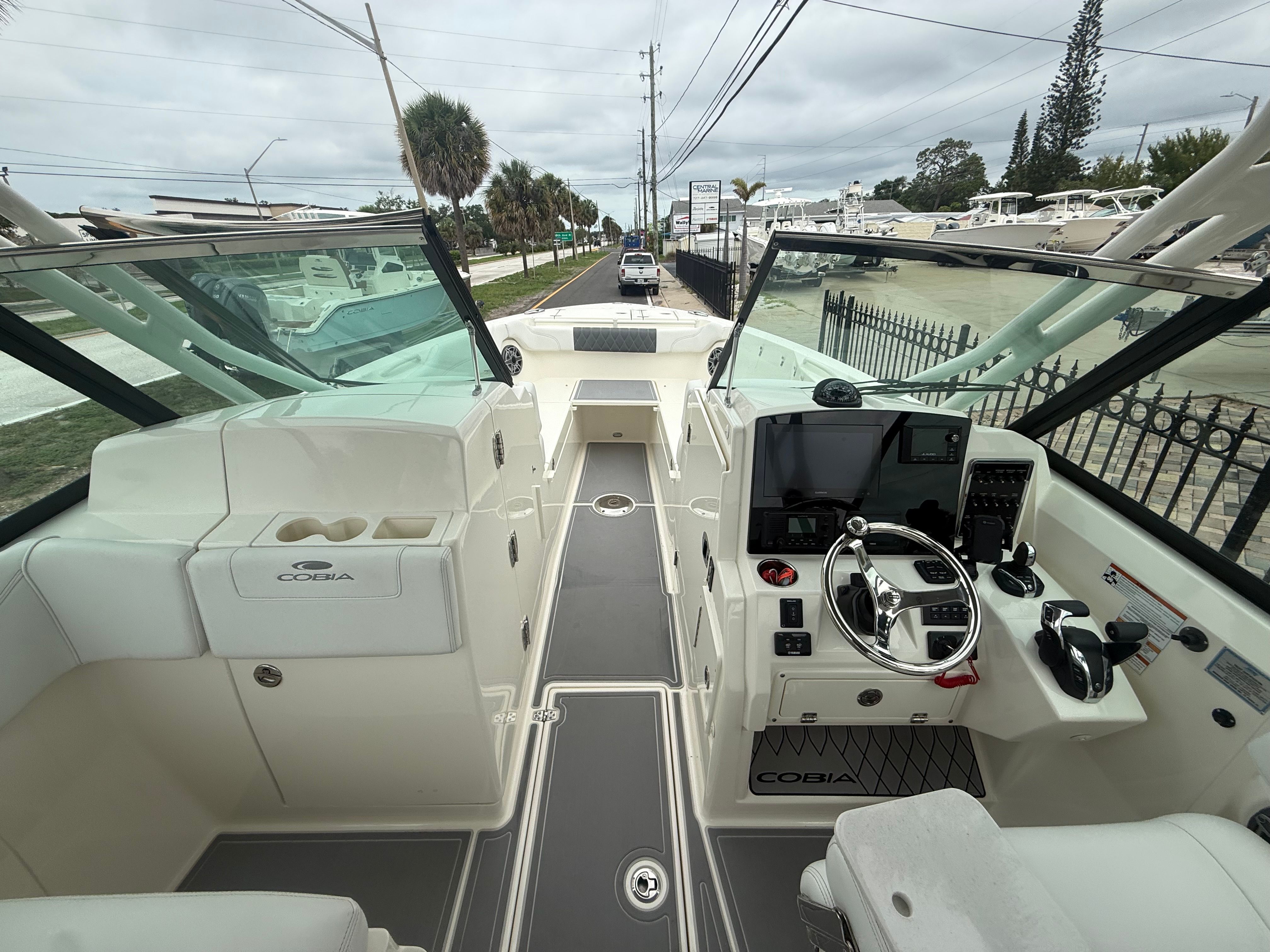 2021 COBIA 280 DC - Image 17