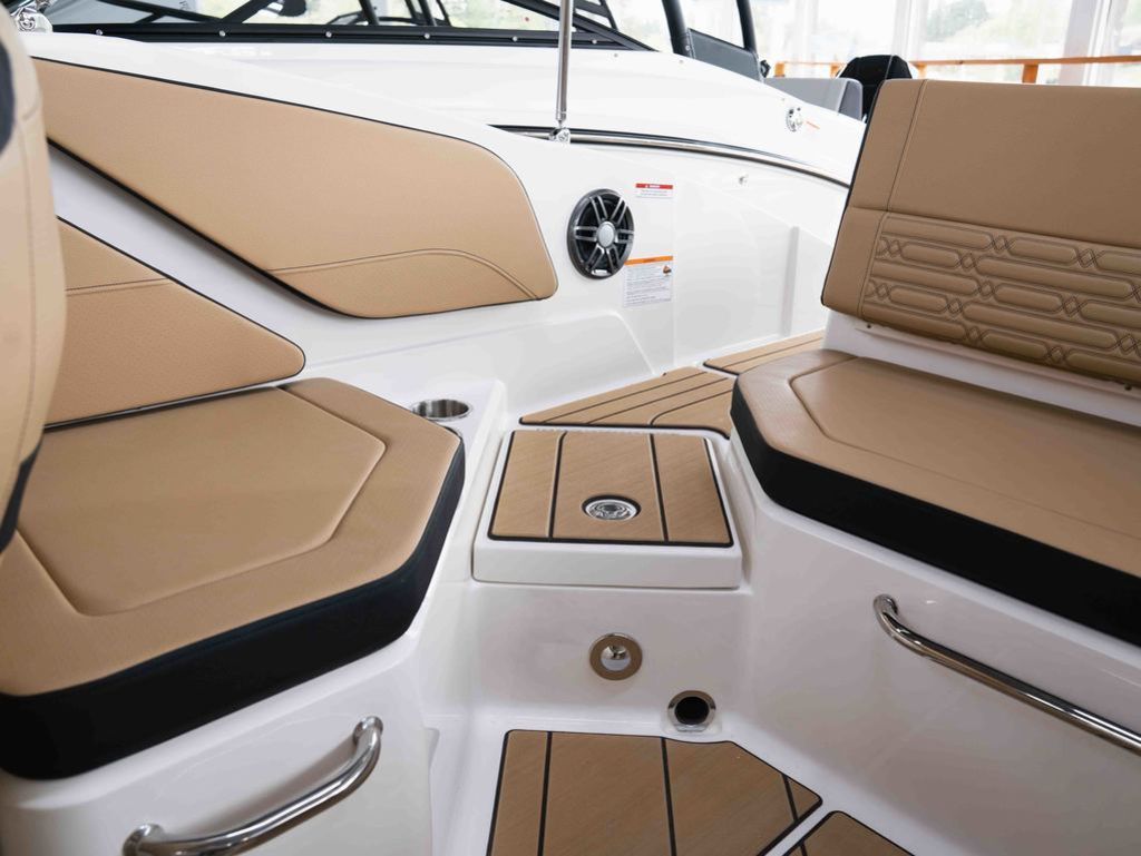 2026 Sea Ray SPX 210 Outboard - 18