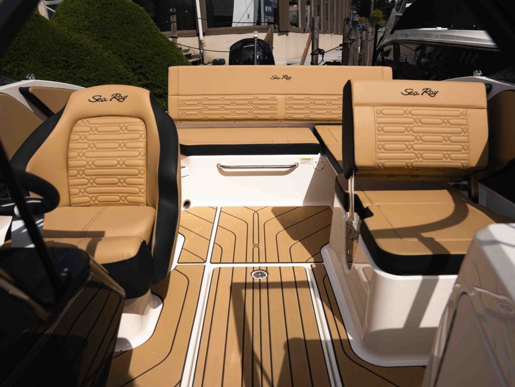 2026 Sea Ray SPX 210 Outboard - 14