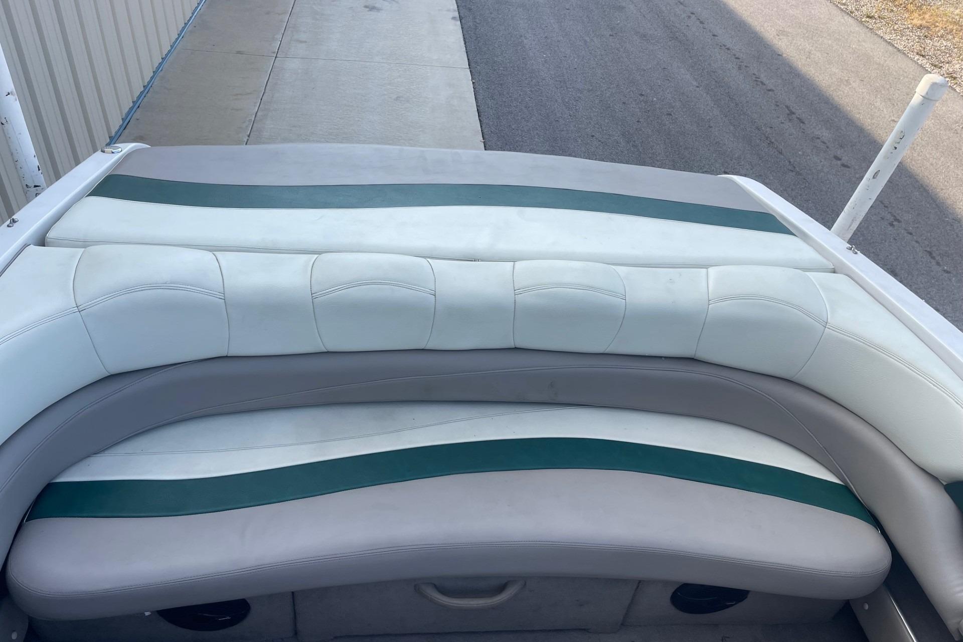 1996 Four Winns 200 Horizon boat seating with white and green upholstery.
