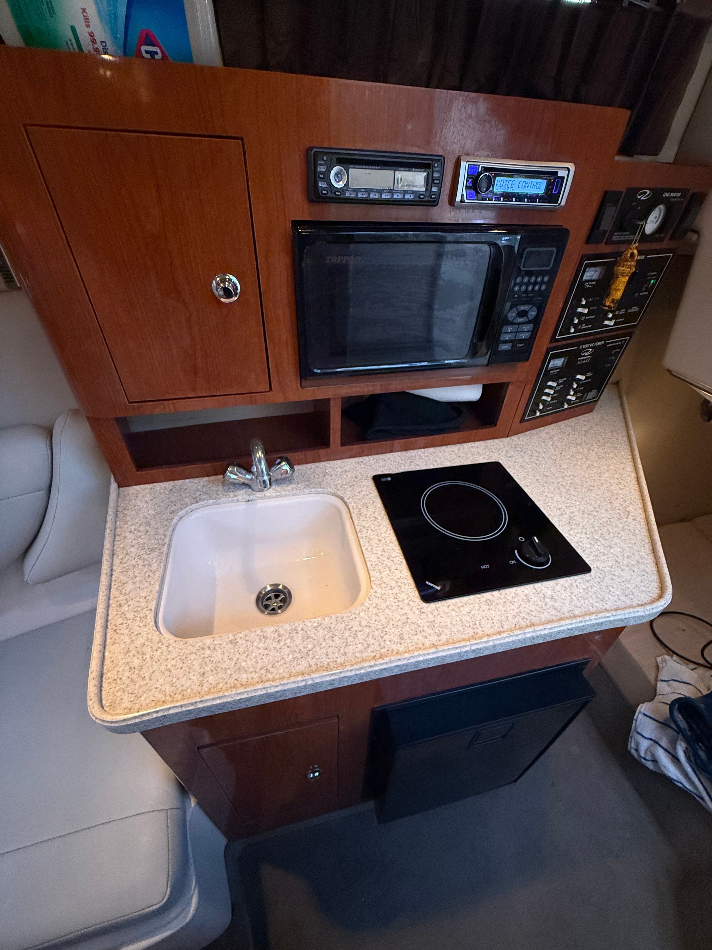 2006 Regal 2565 Window Express - 17