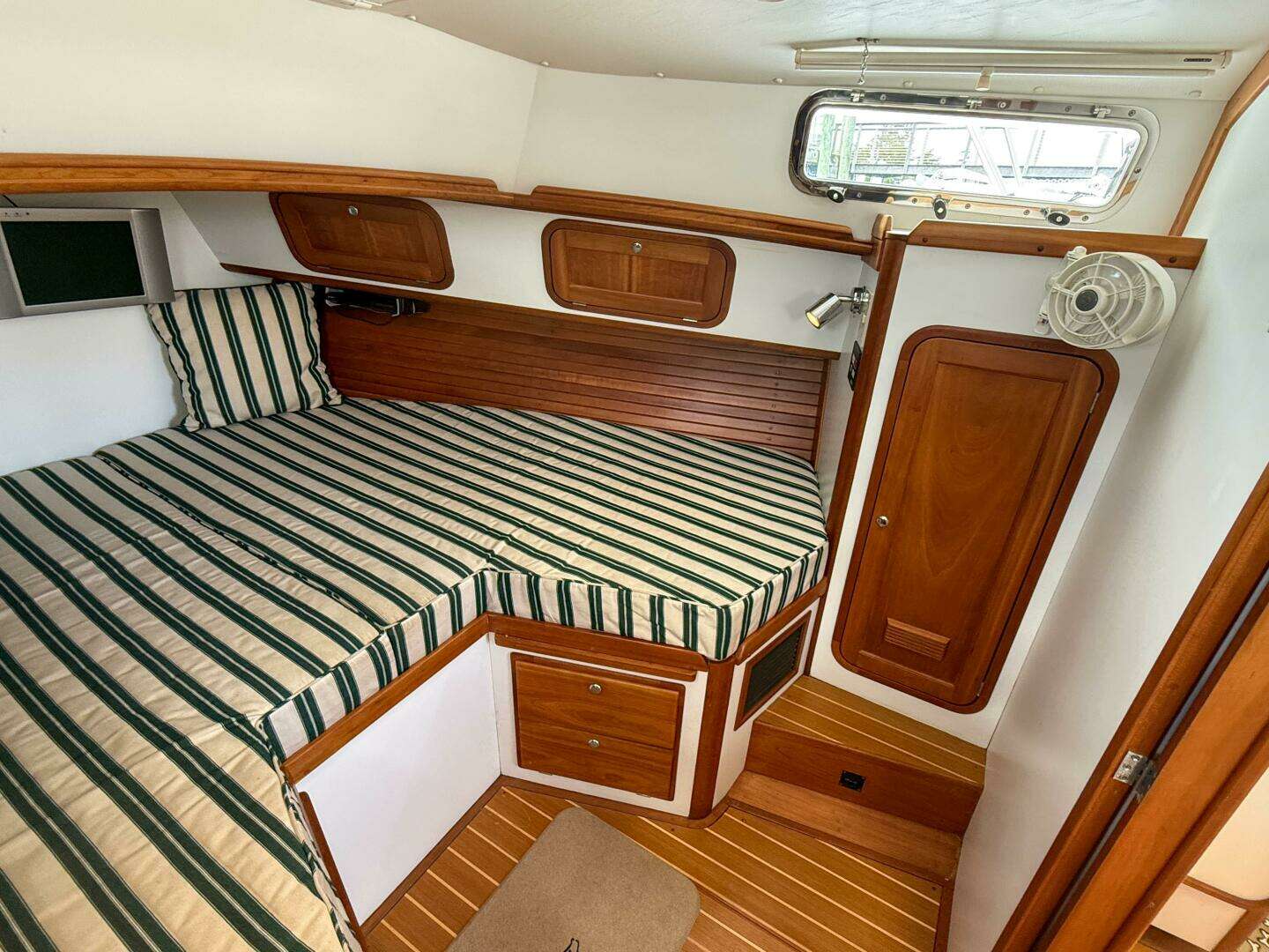 2002 Legacy 34 Express Twin Jet - Image 35