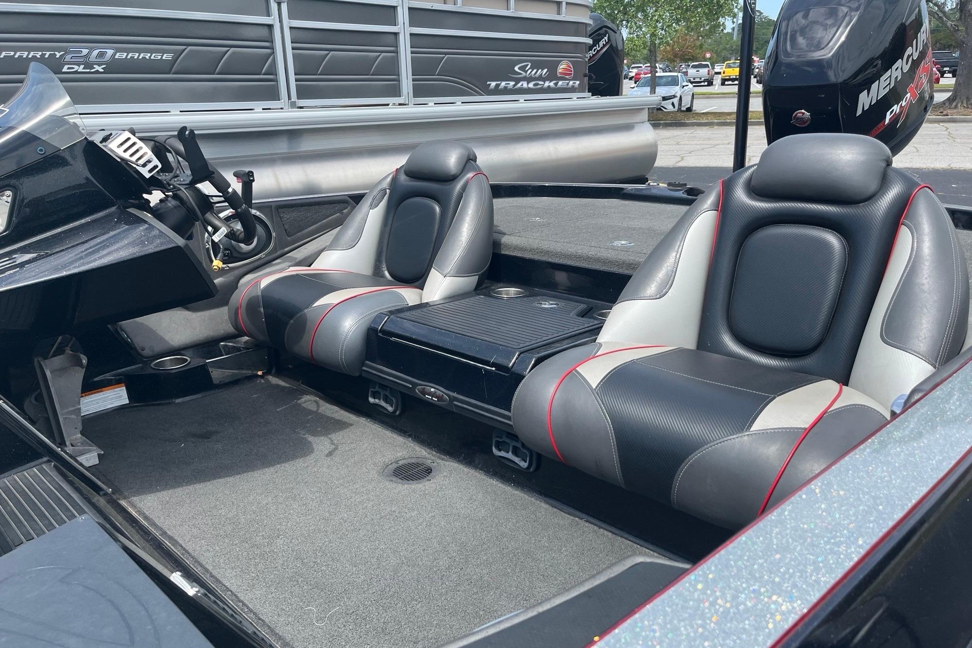 2017 Ranger Z518 Cup-Equipped boat interior with dual seats and steering console.