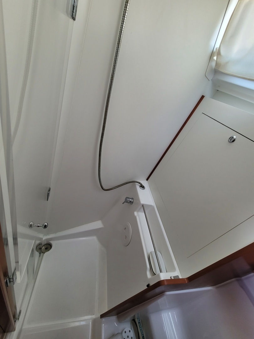 2015 Beneteau Oceanis 45 - Image 30