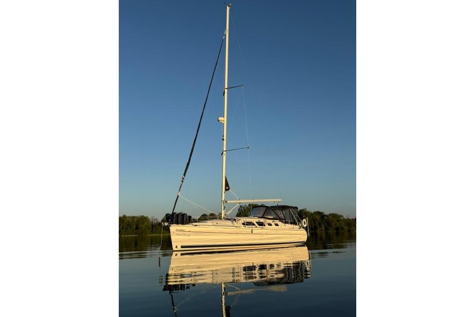 2009 Hunter 41 Deck Salon