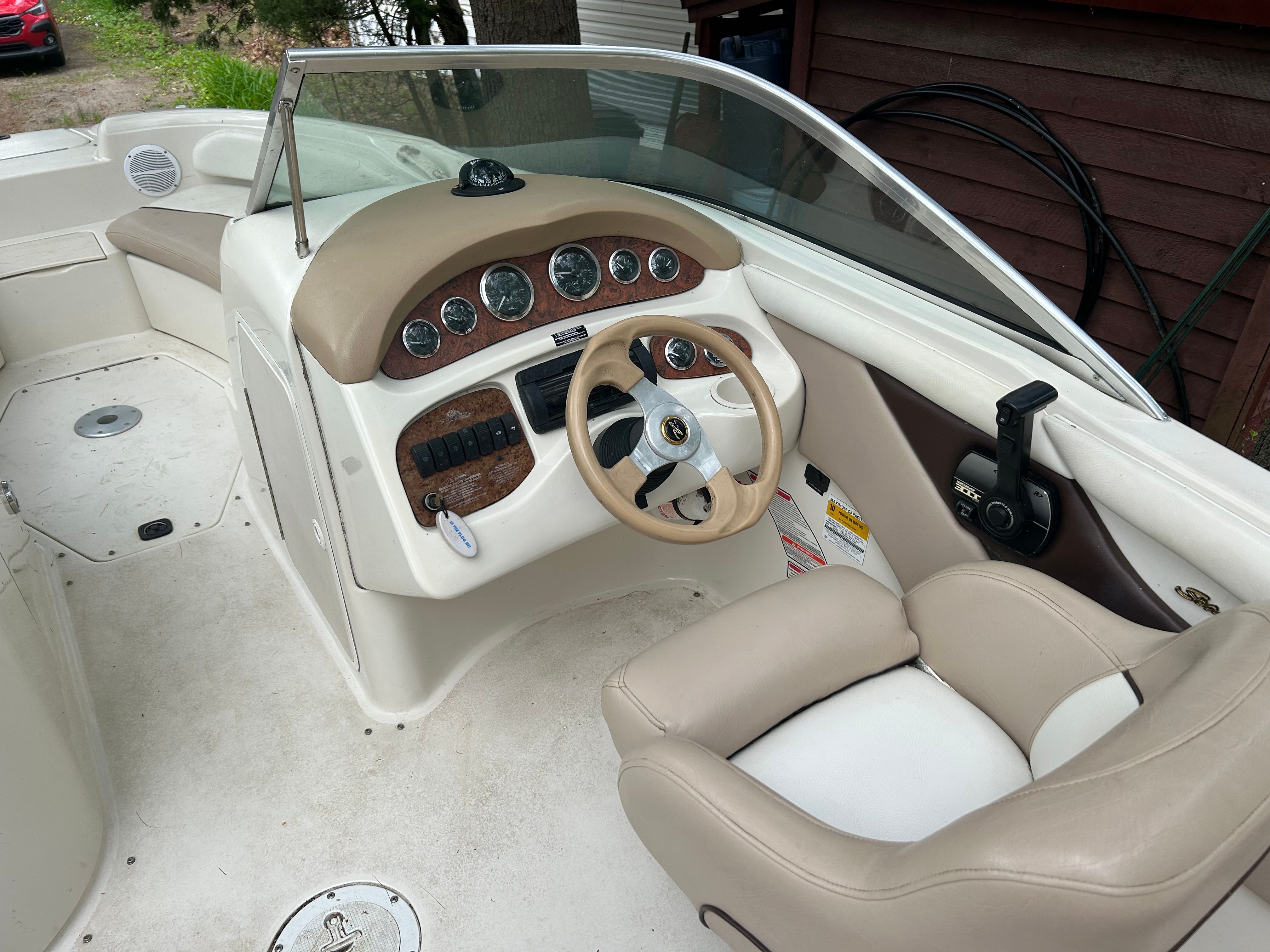 1999 Sea Ray 210 Sundeck
