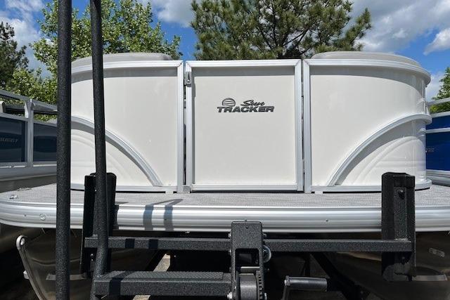 2026 Sun Tracker Party Barge 22 DLX