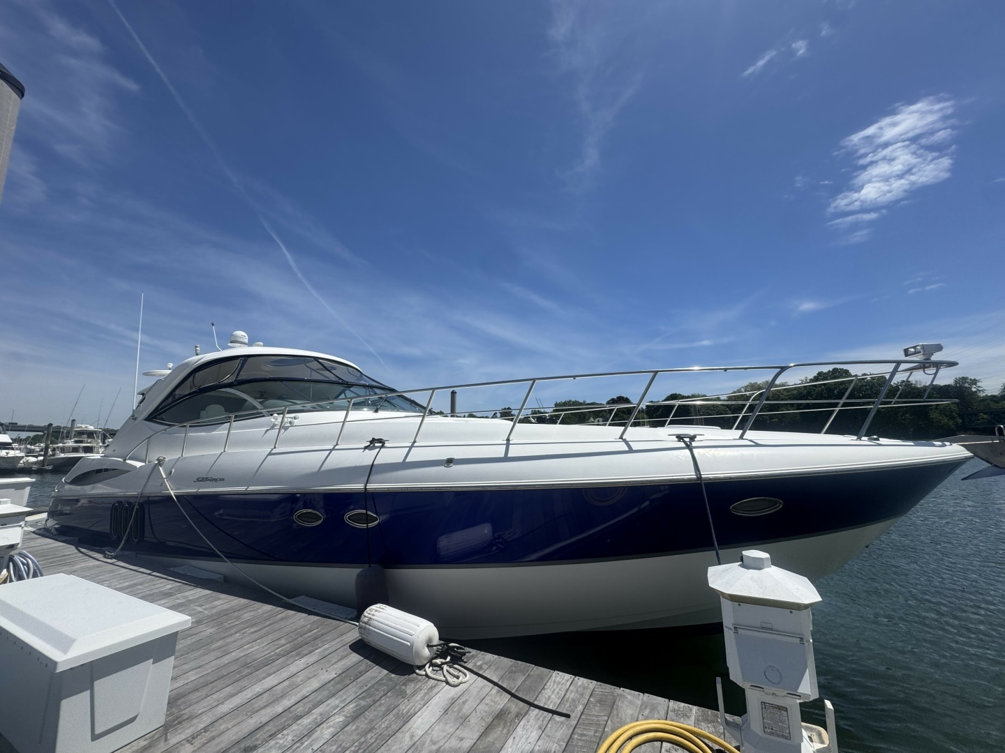 2006 Cruisers Yachts 520 Express - Image 3