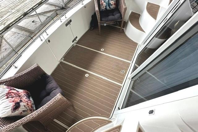 2004 Carver 360 Mariner deck with wicker chairs and cushions.