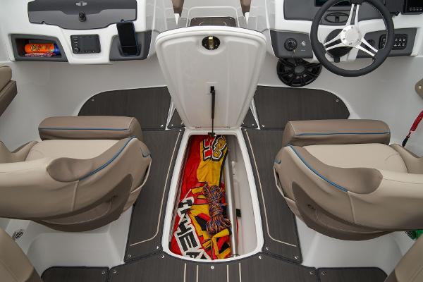 2025 Tahoe 210 S - 39