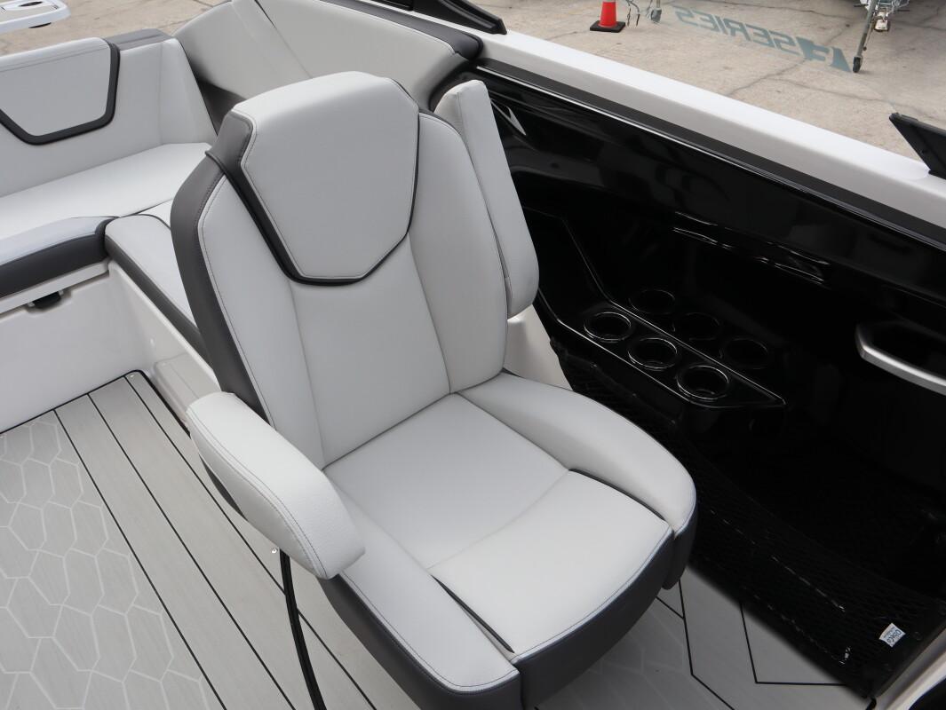 2025 Yamaha Boats 252XE - 21