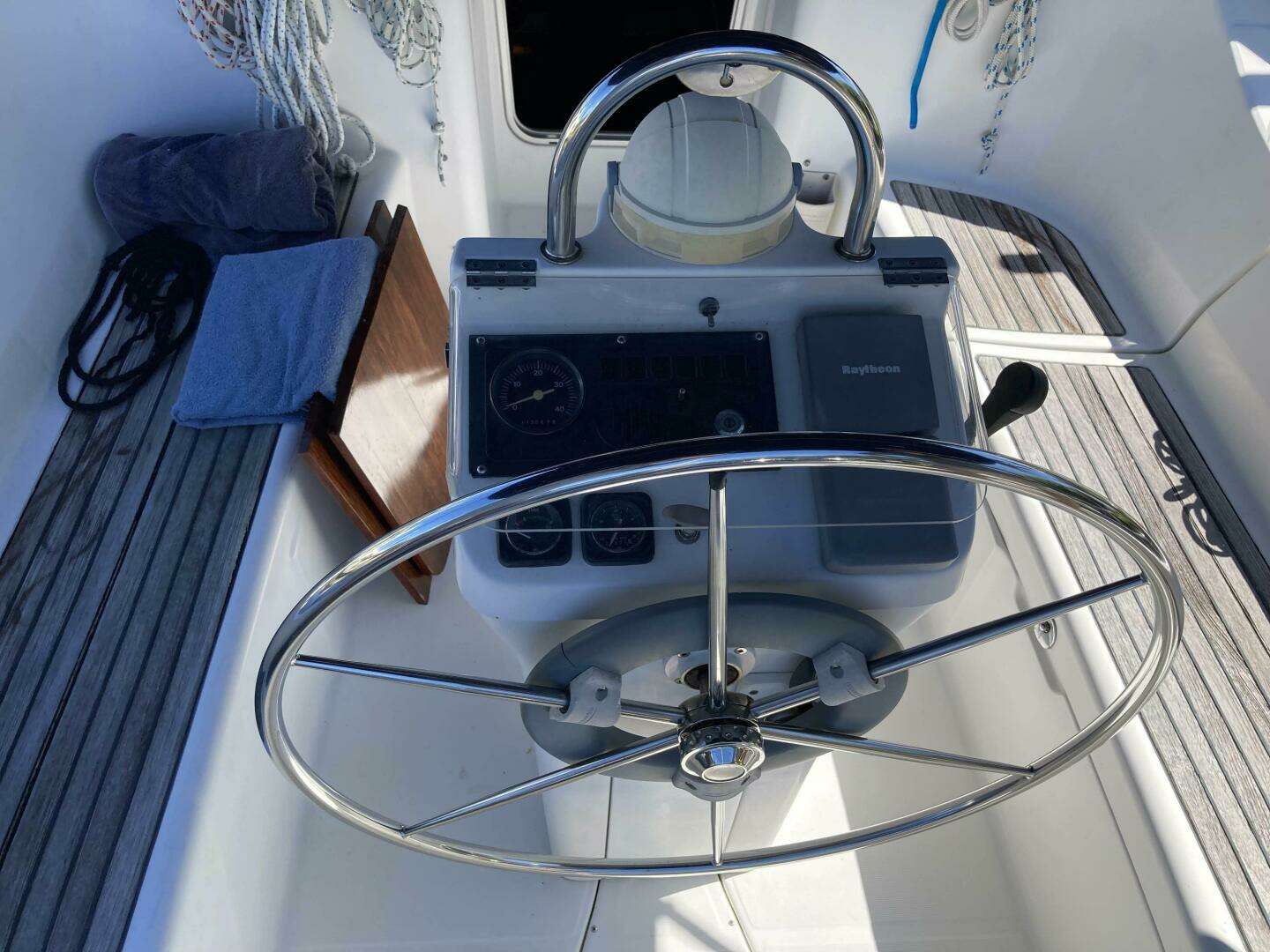 2000 Beneteau Oceanis 311 - Image 9
