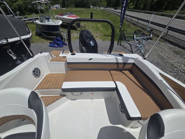 2026 Starcraft SVX OB 190 DC OB w/140hp and Trailer - 33