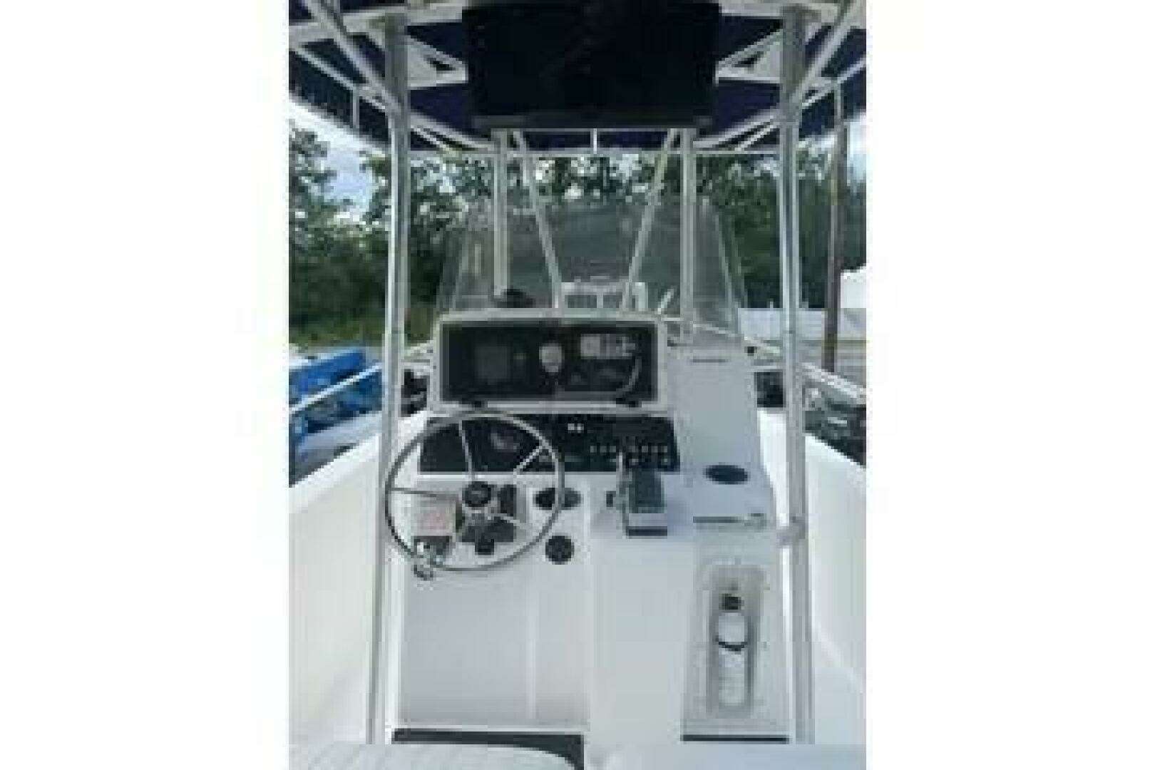 2002 Boston Whaler 21 Outrage - Image 9