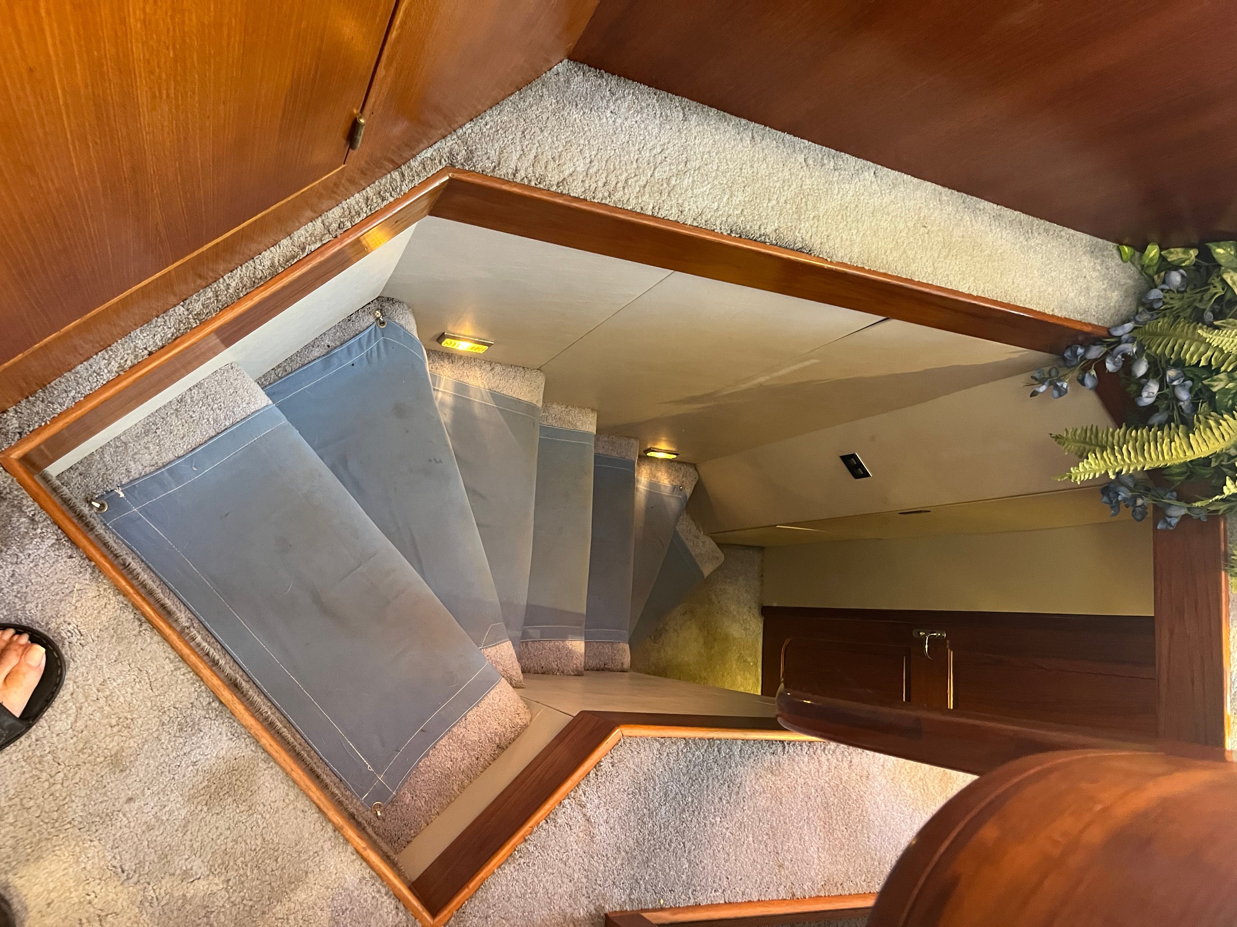 1994 Viking Motor Yacht - 35