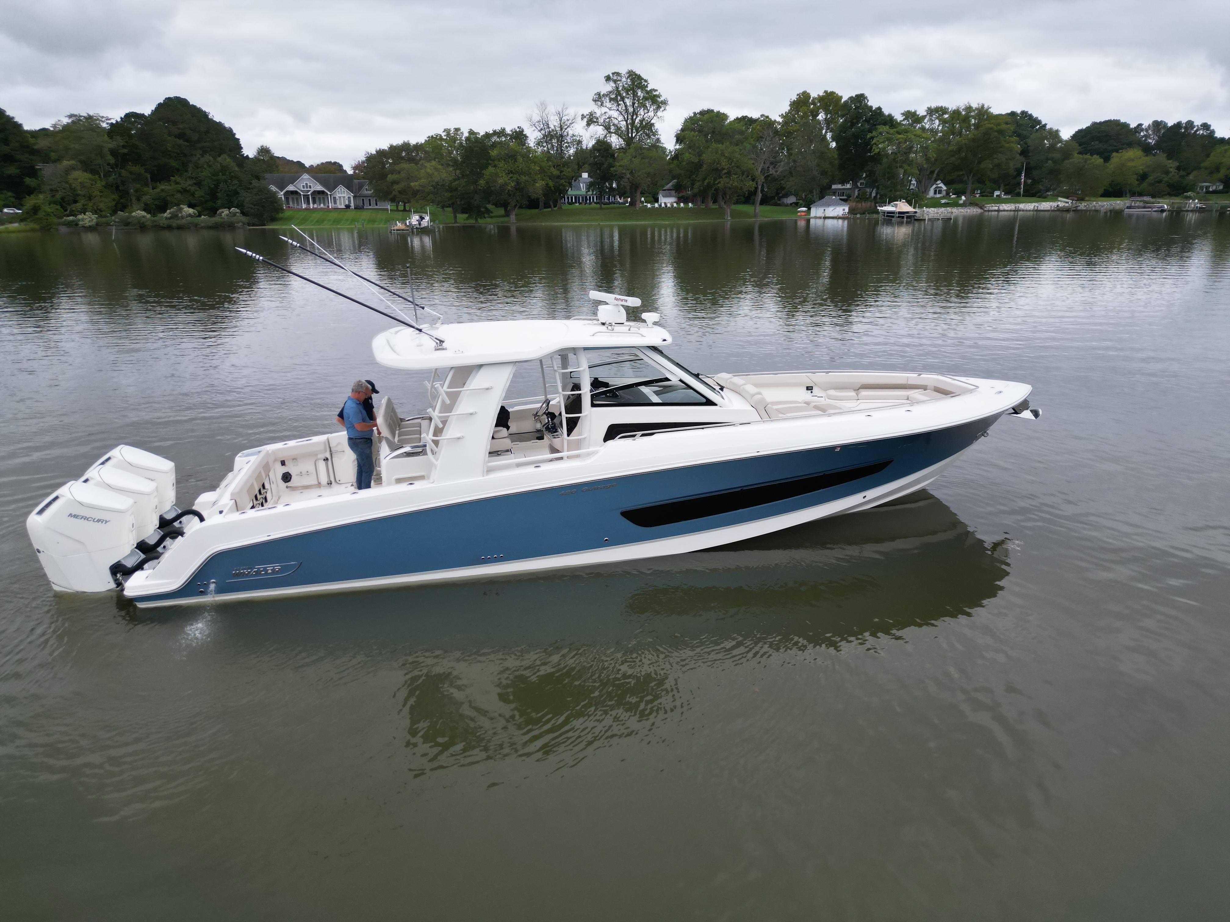 2023 Boston Whaler 420 Outrage - 3