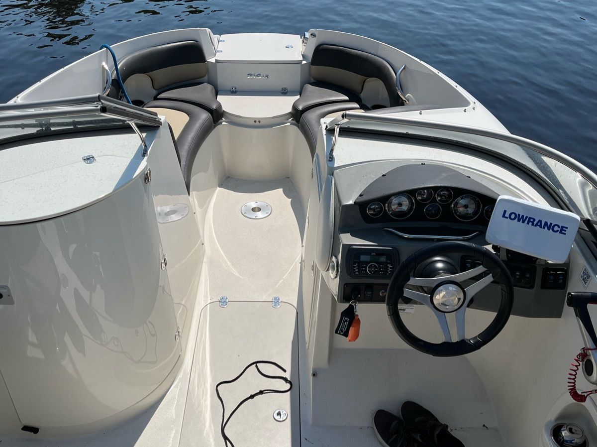 2018 Stingray 214 LR - 7