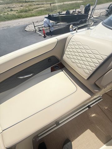 2026 Chris-Craft Bowrider Sportster WALKTHROUGH WINDSHIELD LUXURY B - 70