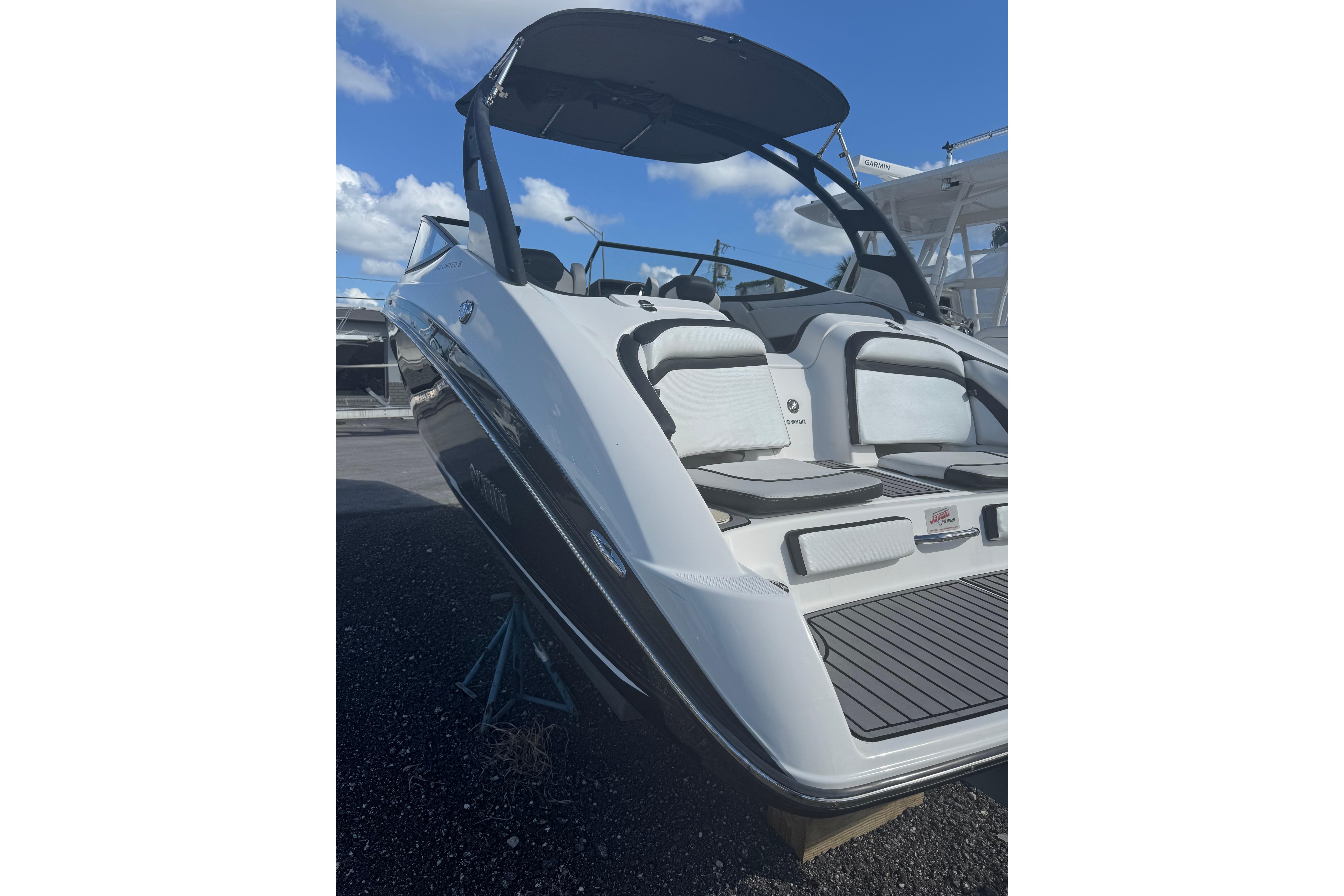 2019 Yamaha Boats 242 Limited S