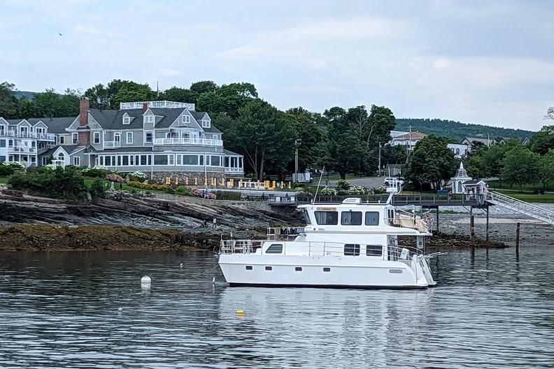 2009 Endeavour 40 skylounge