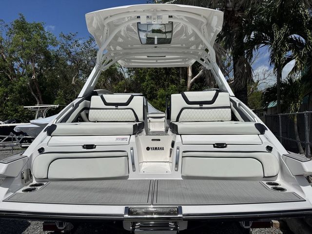 2026 Yamaha Boats 275SD - 3