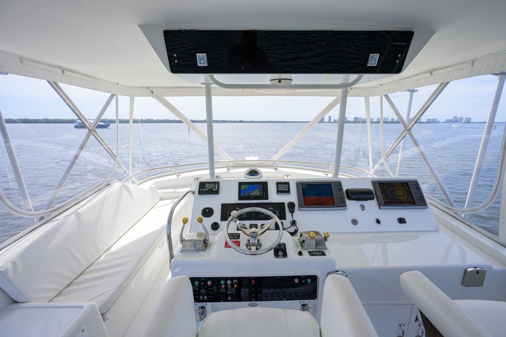 1992 Hatteras 46 Convertible - Image 7