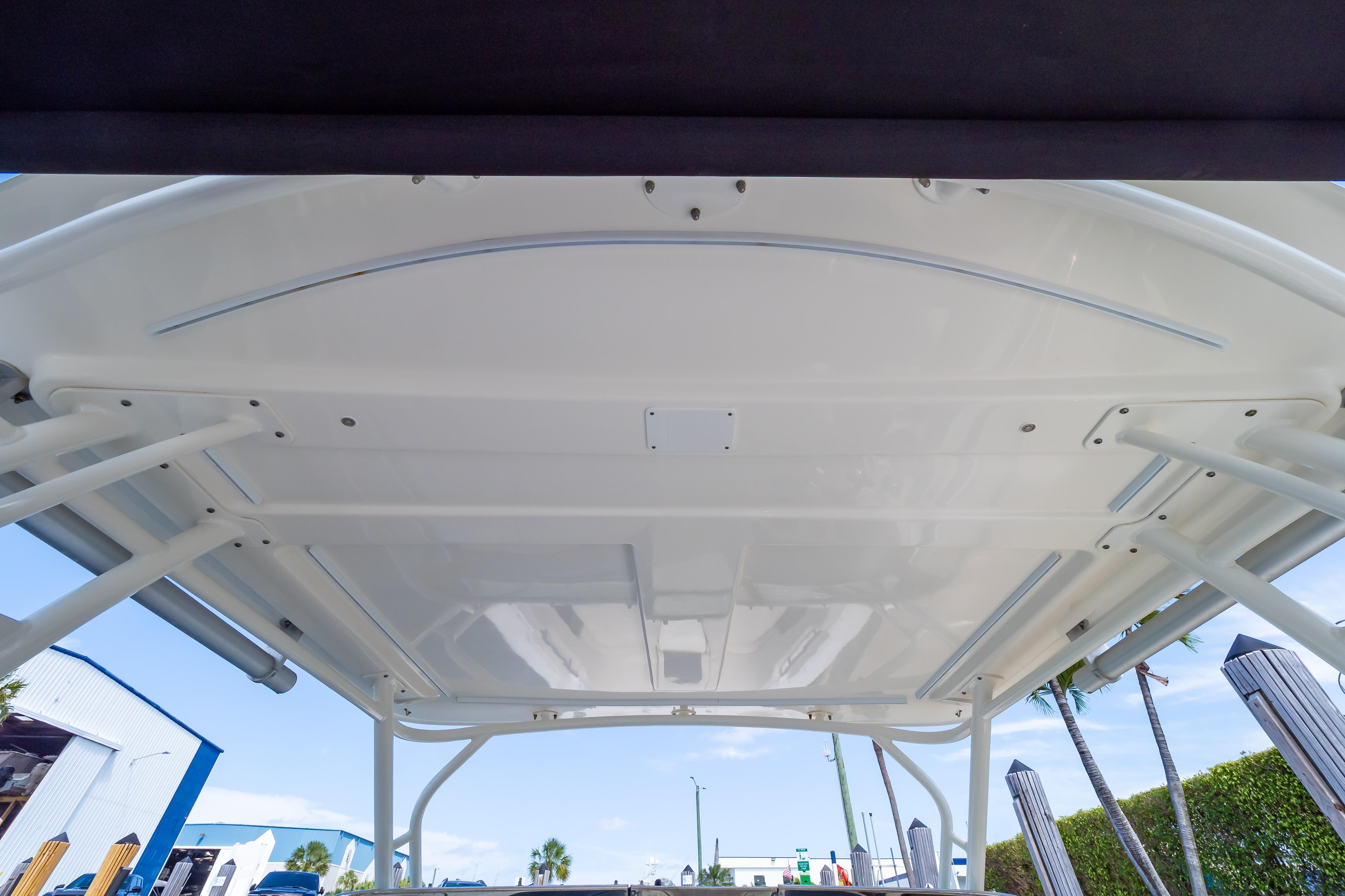 2019 Boston Whaler 270 Vantage boat canopy, showcasing sleek design and sturdy construction.
