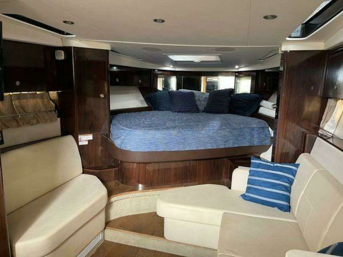 2017 Sea Ray Sundancer 350 - Image 13
